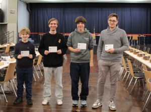 Sieger des ELO-Blitzturniers: vlnr. Konstantin Müller, Vladislav Lymar, Mykola Korchynskyi, Lukas Schimnatkowski