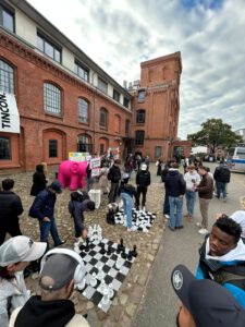 Outdoor-Schach erfreut sich großer Beliebtheit.